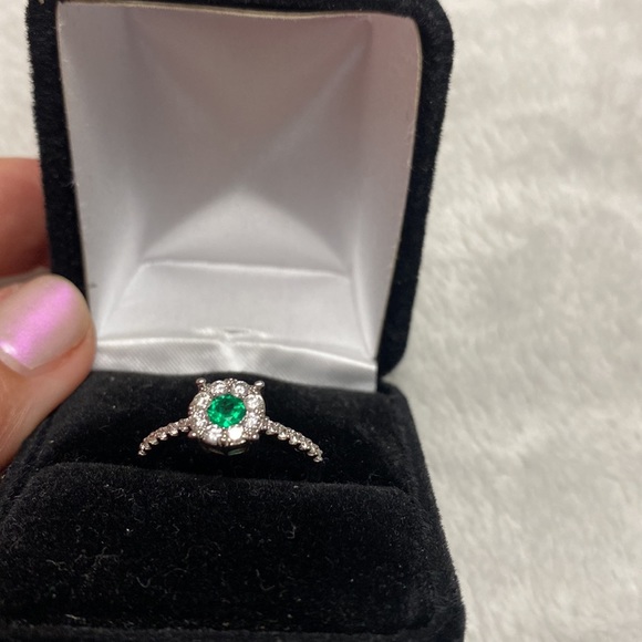 BN Real Colombian Emeral and Diamond Ring - Picture 3 of 14